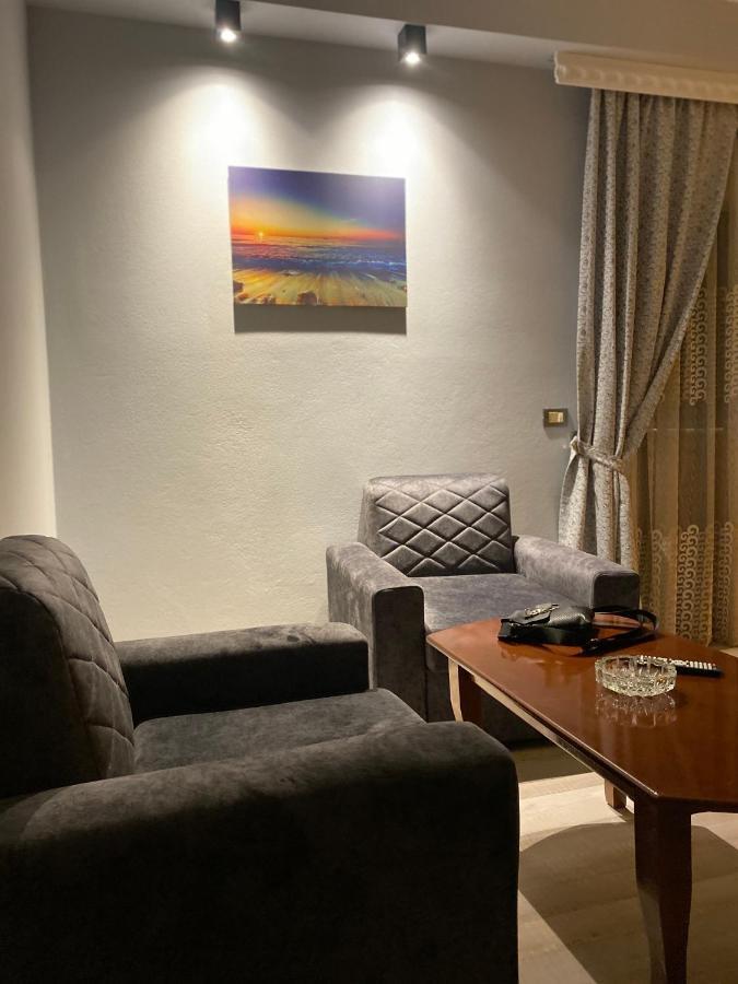 Hotel Jurgen Lezhë Екстериор снимка