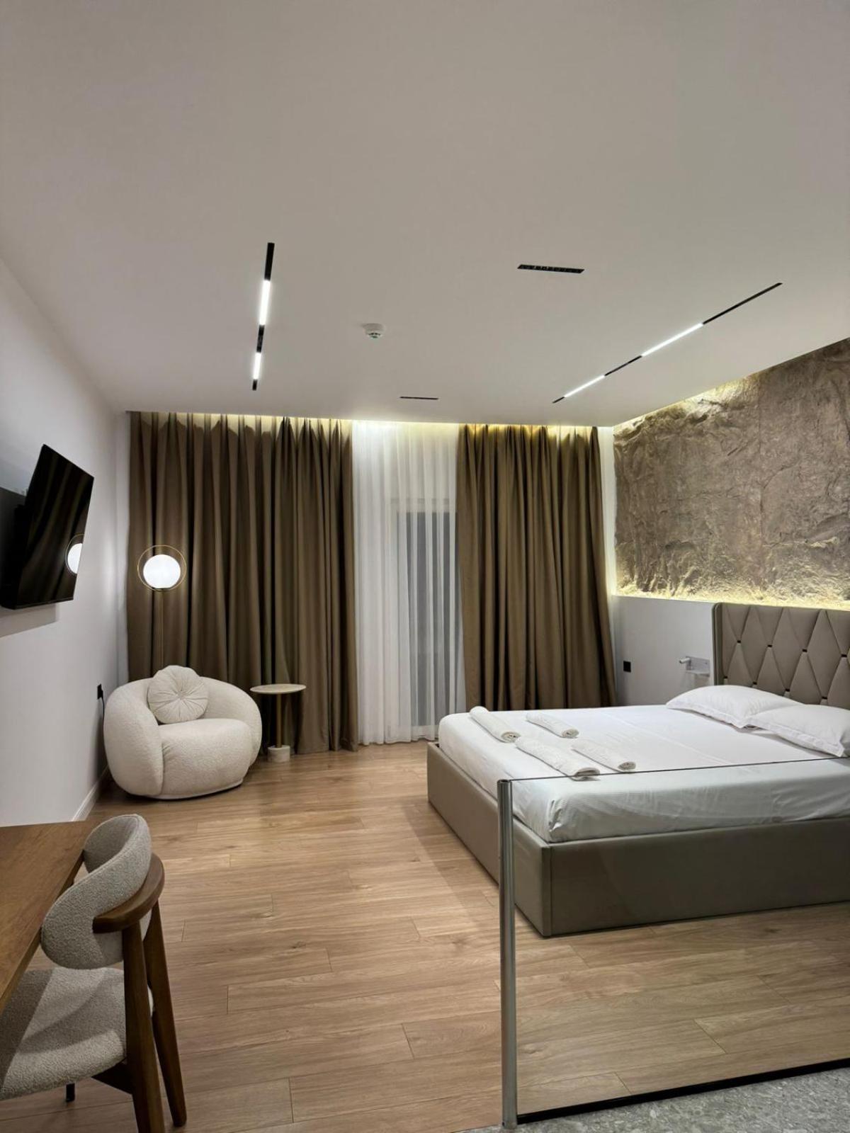 Hotel Jurgen Lezhë Екстериор снимка