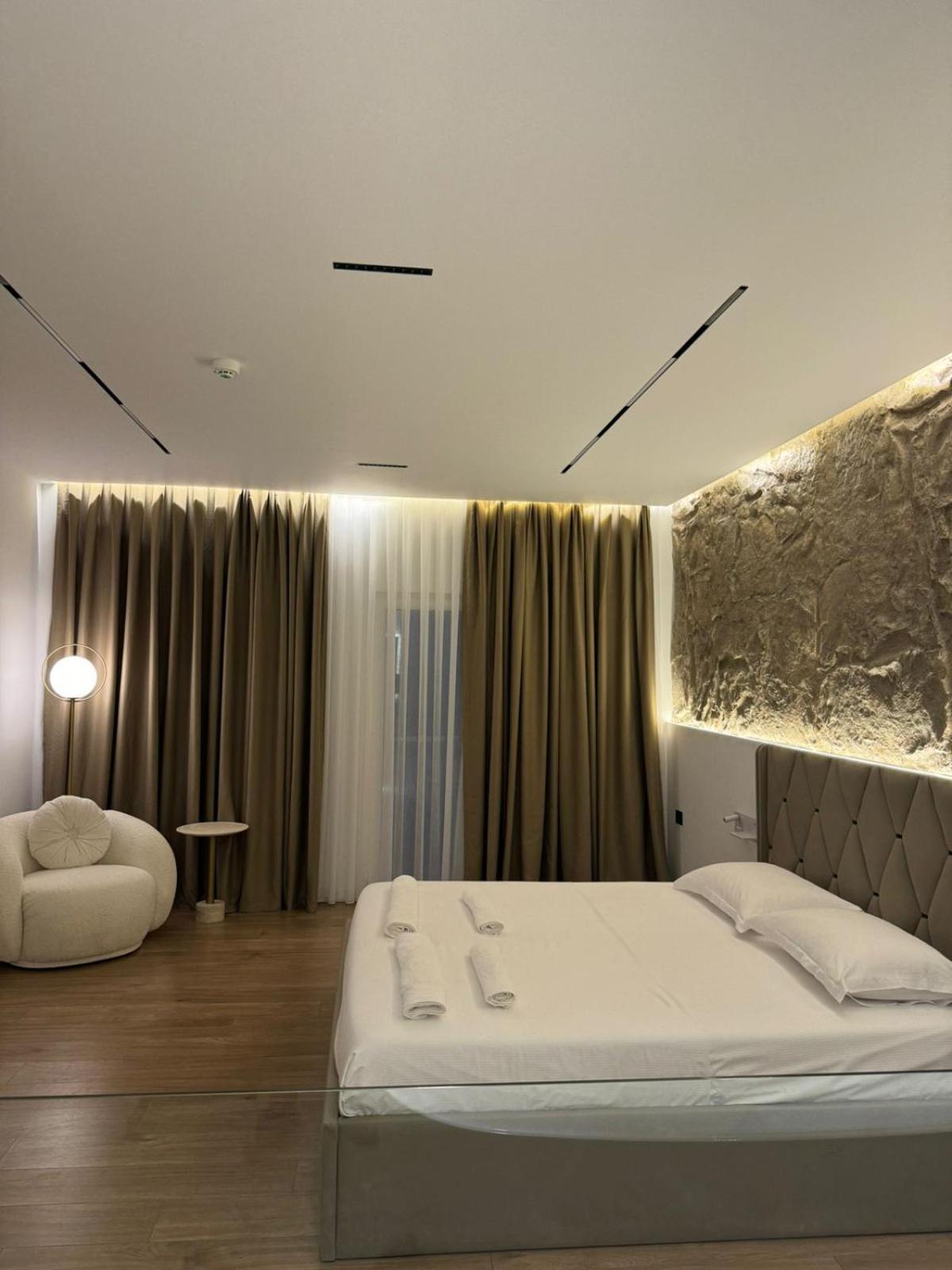 Hotel Jurgen Lezhë Екстериор снимка