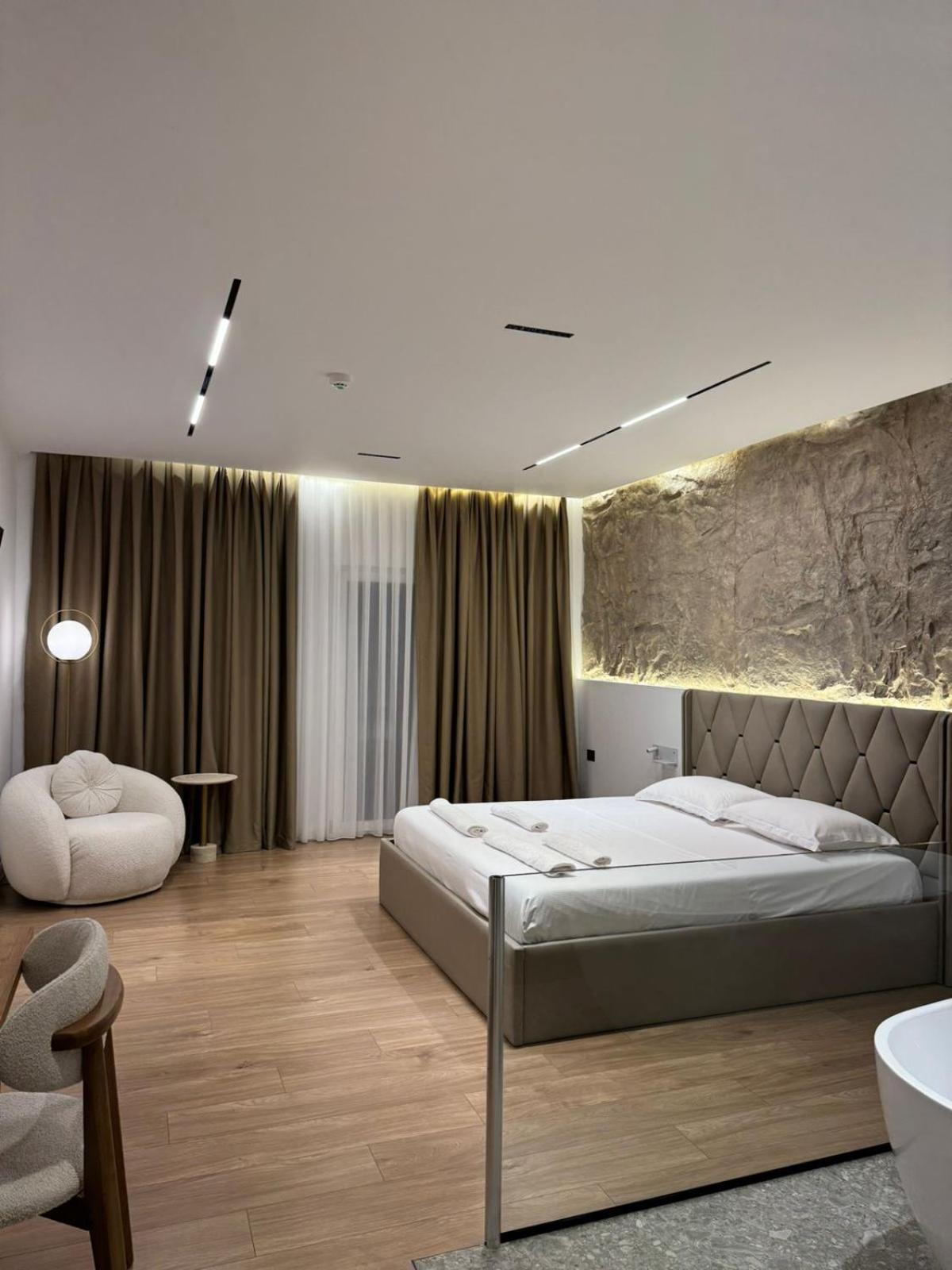 Hotel Jurgen Lezhë Екстериор снимка