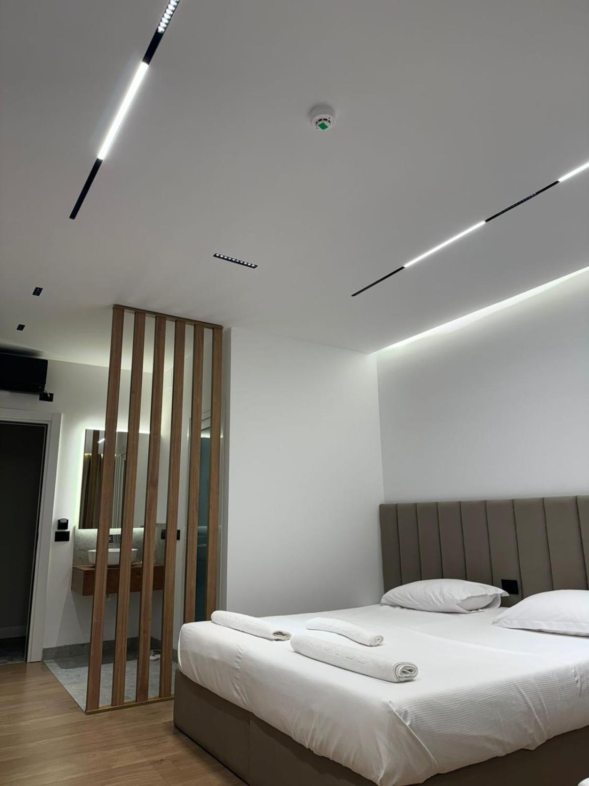 Hotel Jurgen Lezhë Екстериор снимка