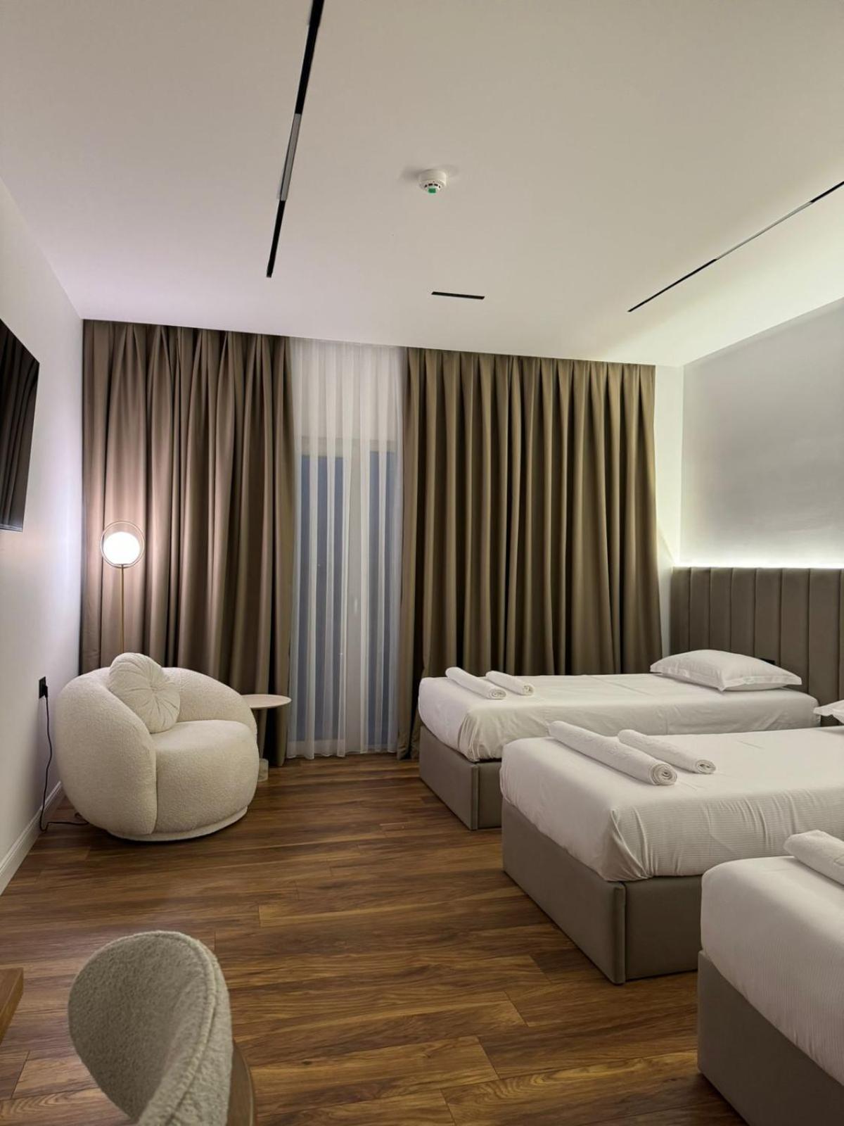 Hotel Jurgen Lezhë Екстериор снимка