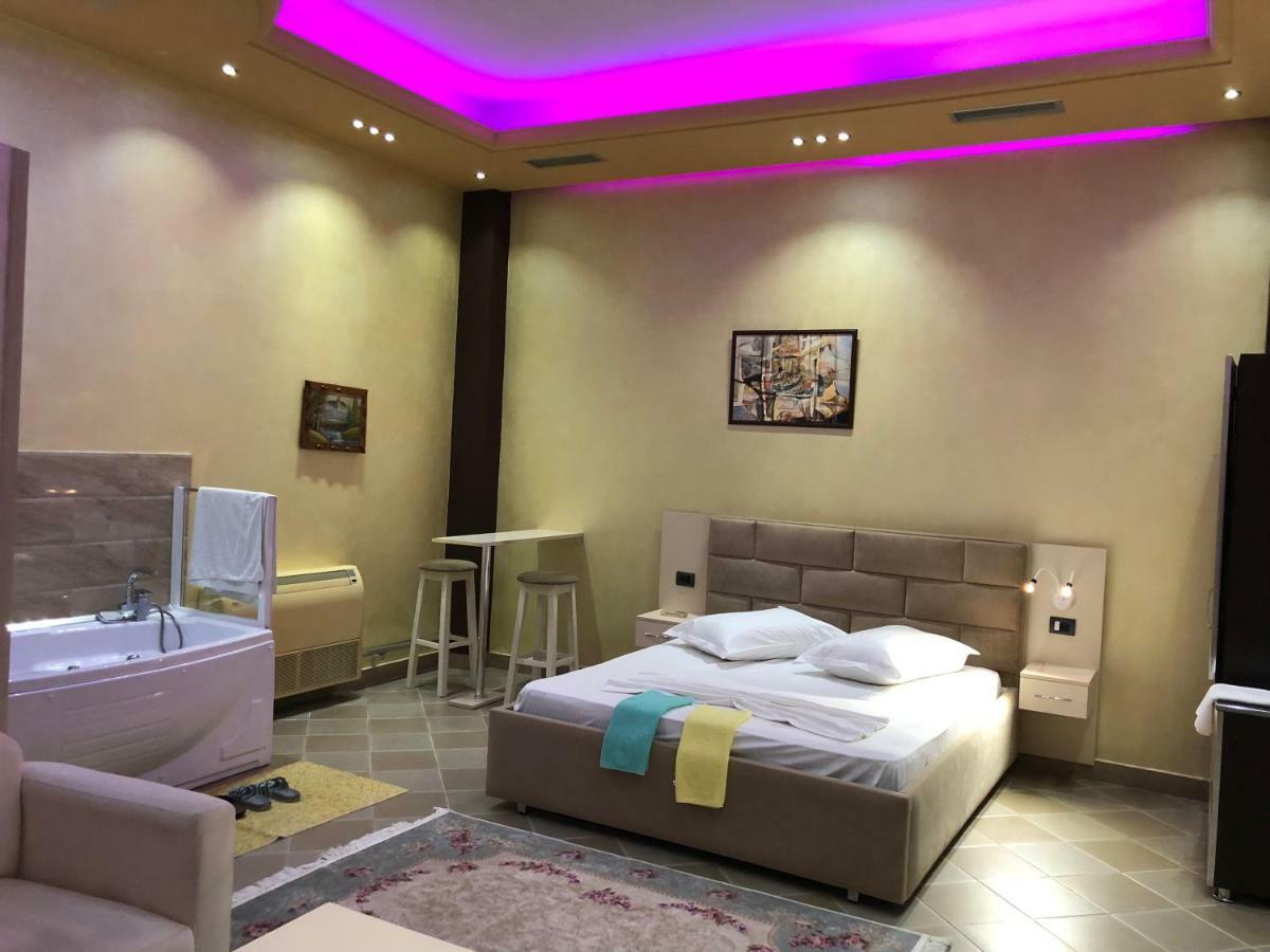 Hotel Jurgen Lezhë Екстериор снимка